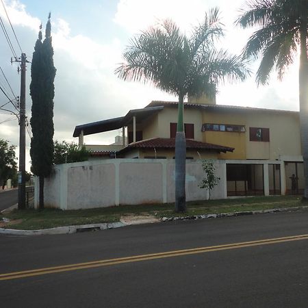 Hostel Casa Amarela Campo Grande  Exterior photo